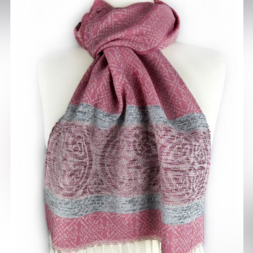Calzeat of Scotland pink ice wool and chenille Celtic design jacquard scarf
